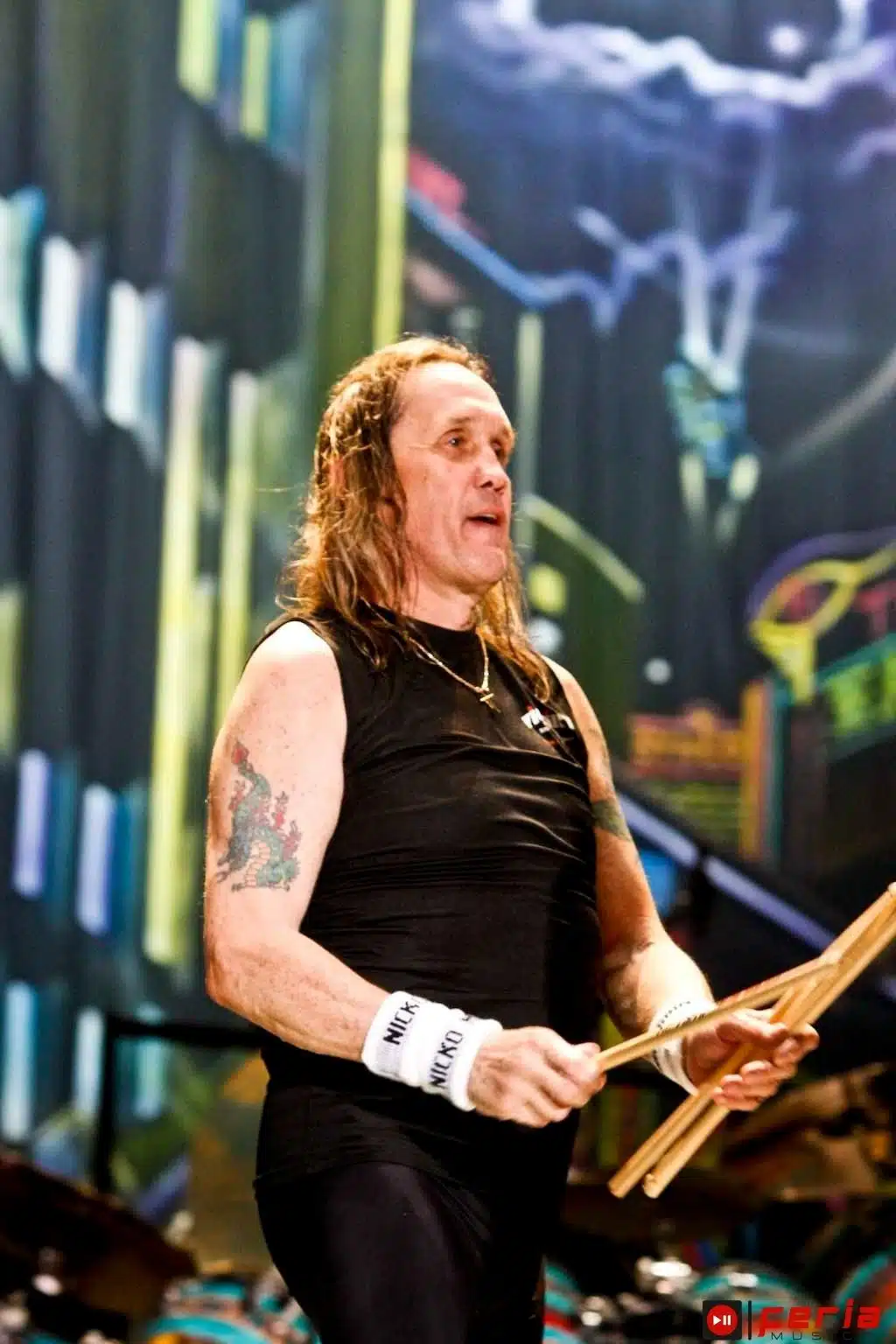 Nicko McBrain Iron Maiden avec Baguette