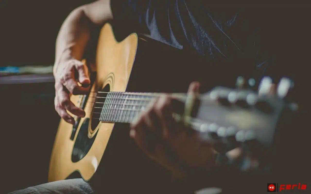 bien tenir sa guitare