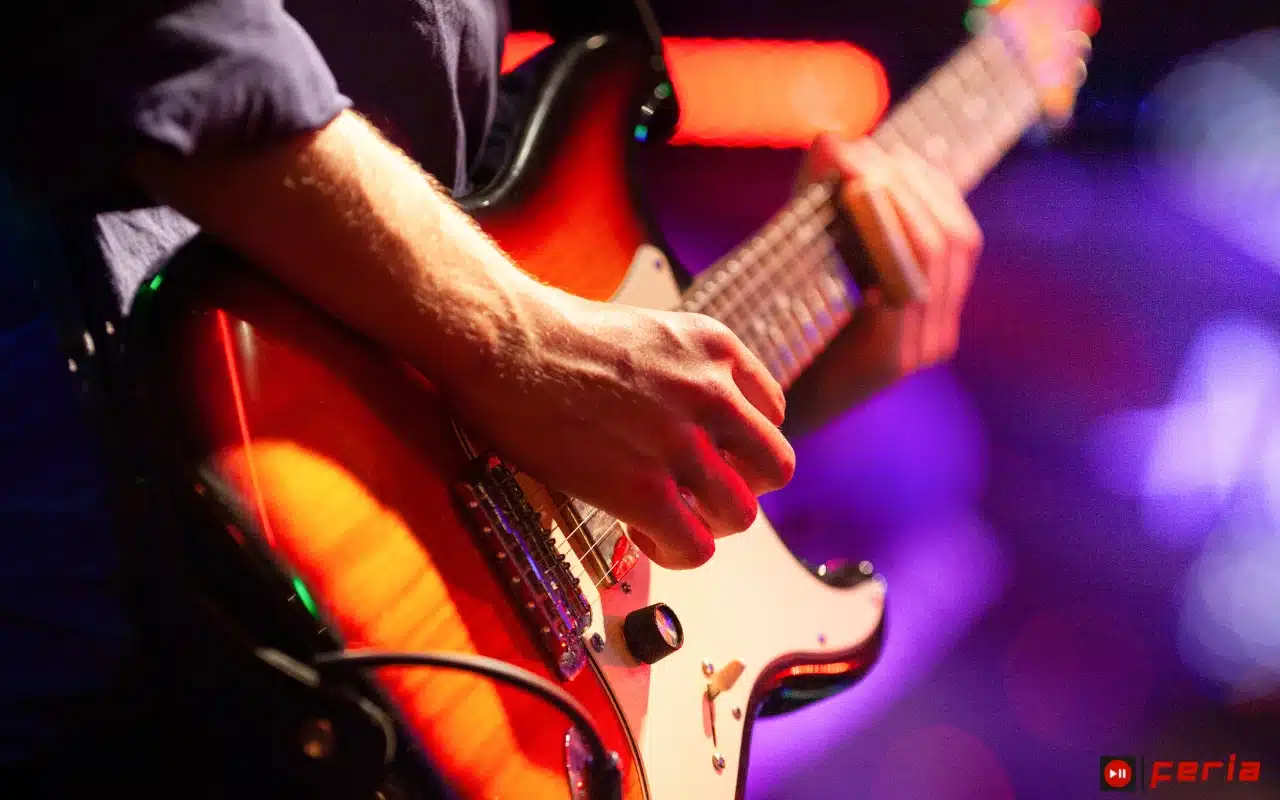 Domina los armónicos de guitarra eléctrica: impresiona con tu talento
