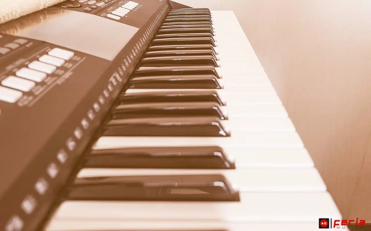 El fascinante origen del piano: Descubriendo sus raíces musicales 2 Evolución del piano a lo largo de los años