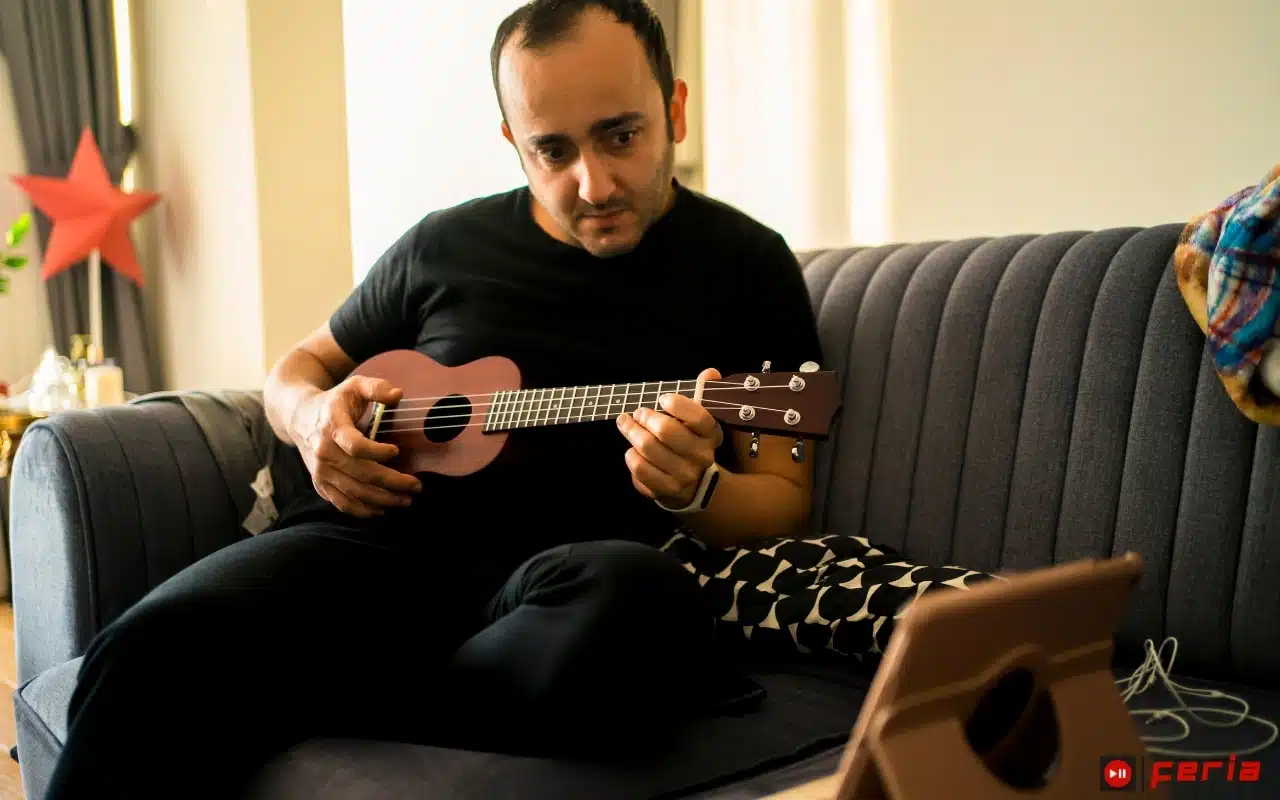 Tocar el ukulele en grupo o clases particulares