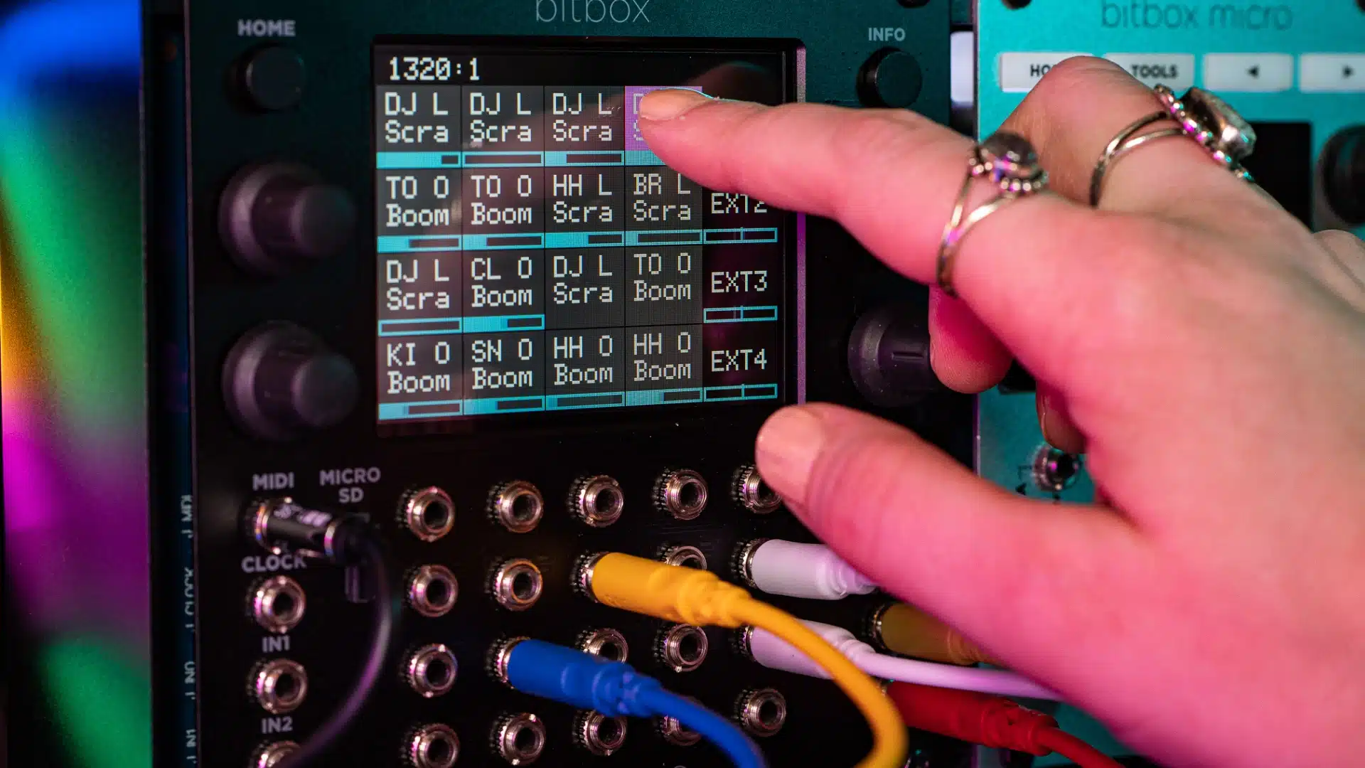 Découvrez le 1010music bitbox MK2 Black Edition: Le Bijou Noir Qui Transforme Votre Musique 2 1010music bitbox MK2 Black Edition allume