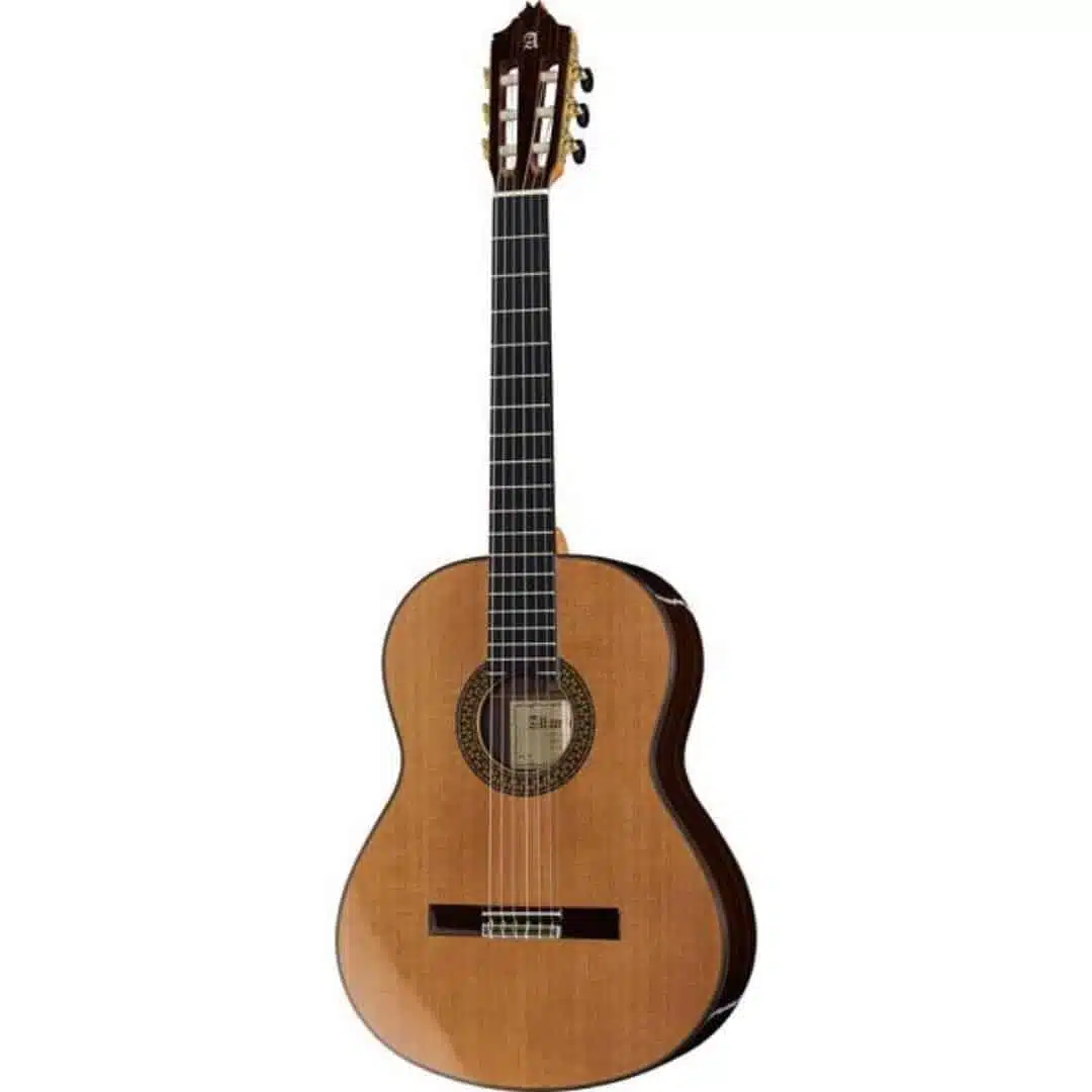Las 7 Mejores Guitarras Españolas 11 Alhambra 9P w_Case