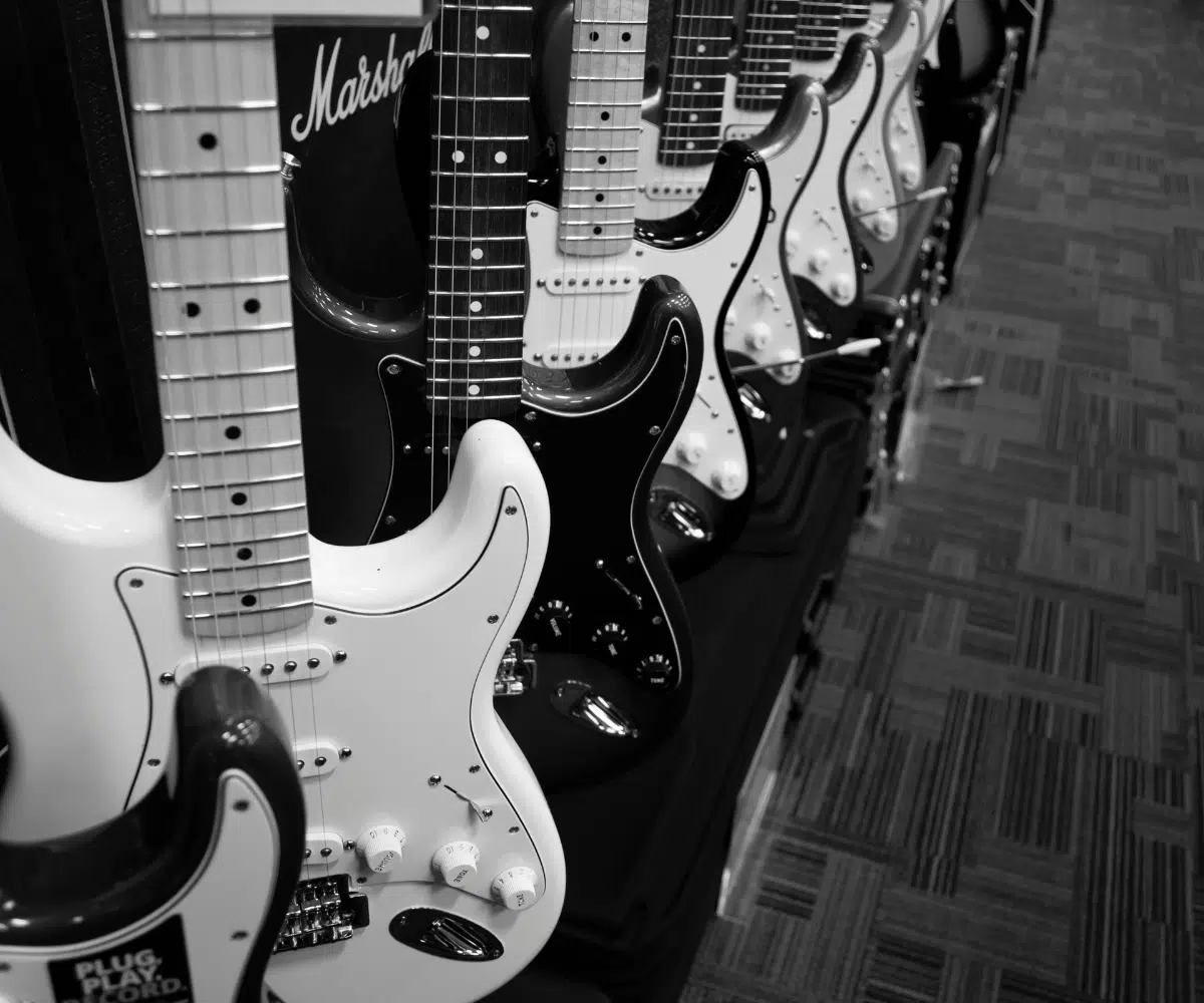 Un ensemble des nouveaux modèles de guitare électrique chez Thomann