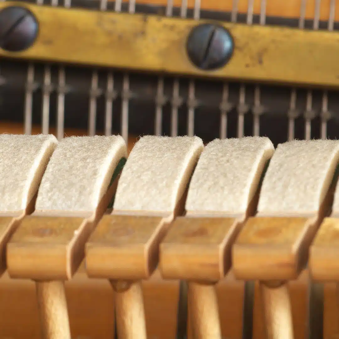 L'importance du feutre dans la fabrication des marteaux de piano 2 Comparaison de différents types de feutre et leur impact sur la sonorité