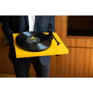 Platine vinyle PRO-JECT Debut Carbon Evo 2M Red Jaune Satiné