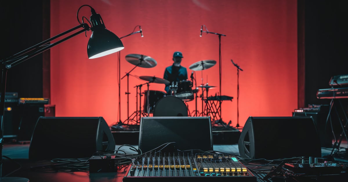 Illustration musicale – Comment bien positionner ses retours de scène pour