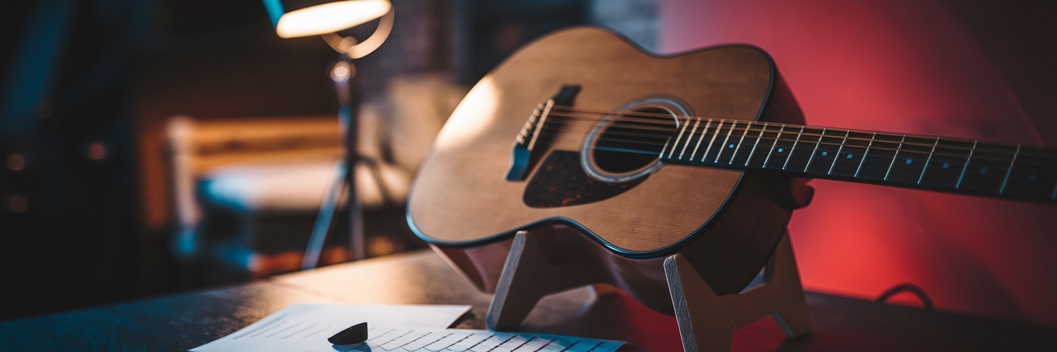 Apprendre la guitare acoustique débutant : par où commencer ? 2 Illustration musicale – Quelles sont les étapes pour apprendre la guitare