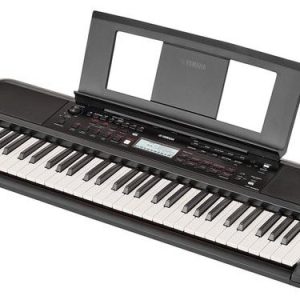Teclado arranger Yamaha PSR-E383 de 61 teclas con atril, sobre fondo blanco