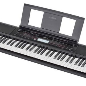 Teclado arranger Yamaha PSR-EW320 de 76 teclas sobre fondo blanco